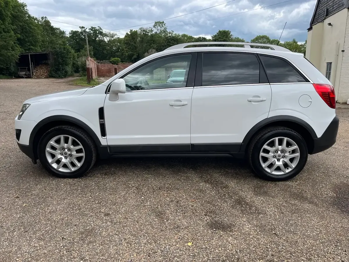 Used Vauxhall Antara 2013 White SUV