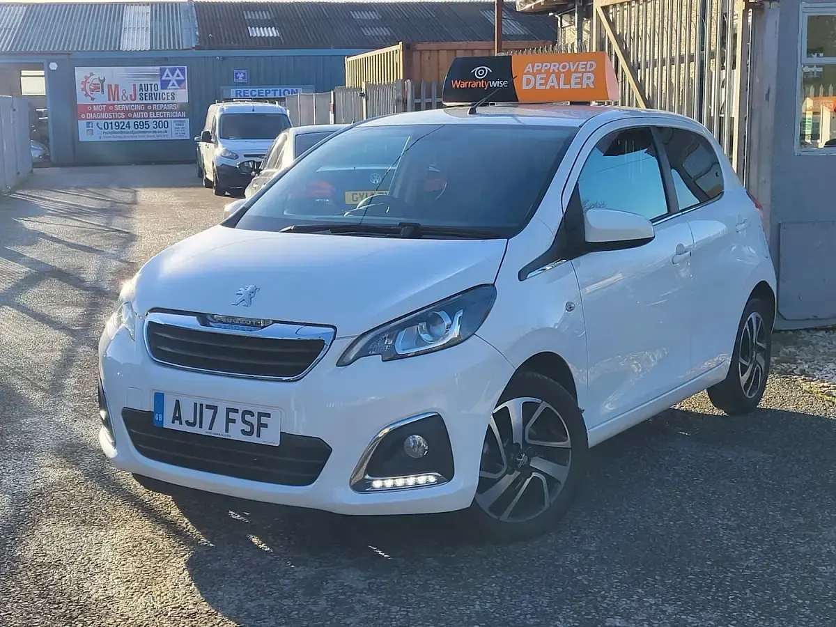 Used Peugeot 108 Allure 82 HP (60 kW) 2017 White Hatchback