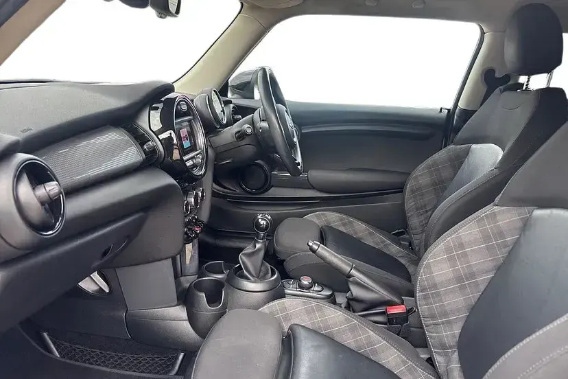 Used Mini Cooper Hatch 134 HP (98 kW) 2018 Silver Hatchback