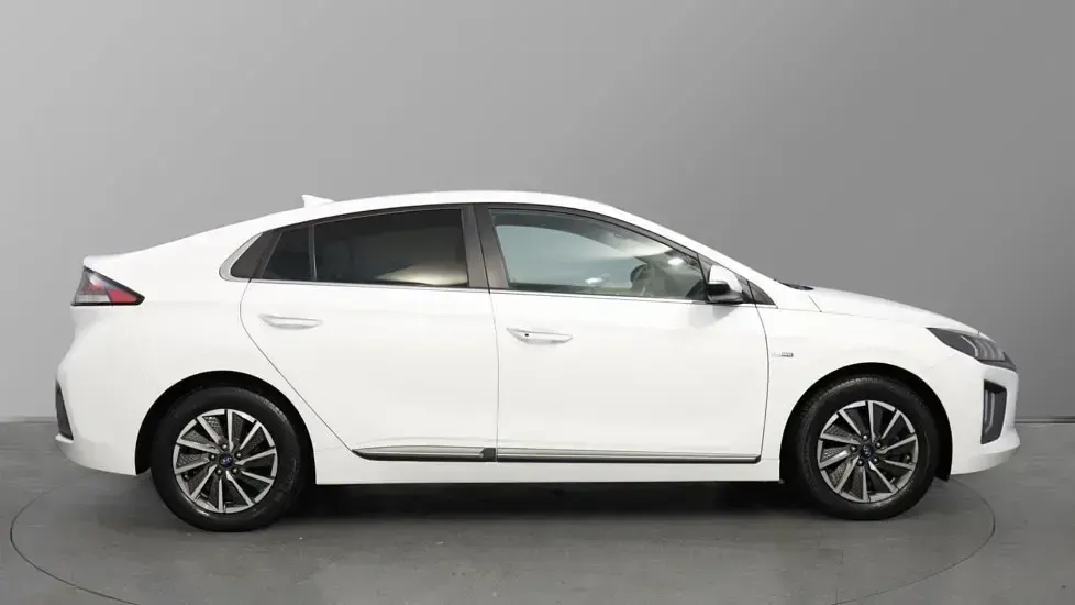Used Hyundai Ioniq Premium SE 100 kW (136 HP) 2021 Polar white Hatchback