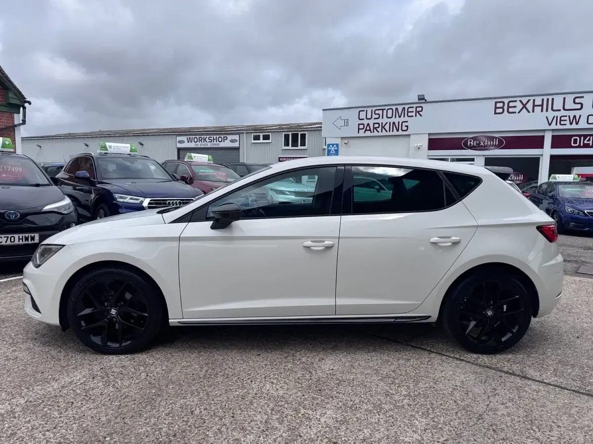Used Seat Leon FR 125 HP (91 kW) 2017 White Hatchback
