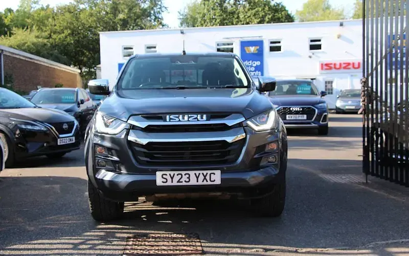 Used Isuzu D-Max 165 HP (121 kW) 2024 Cabriolet