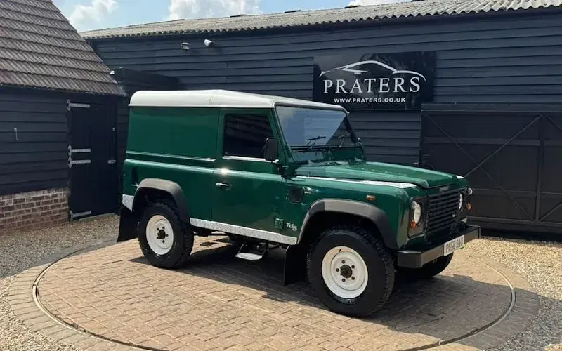 Used Land Rover Defender 122 HP (89 kW) 2006 Hatchback