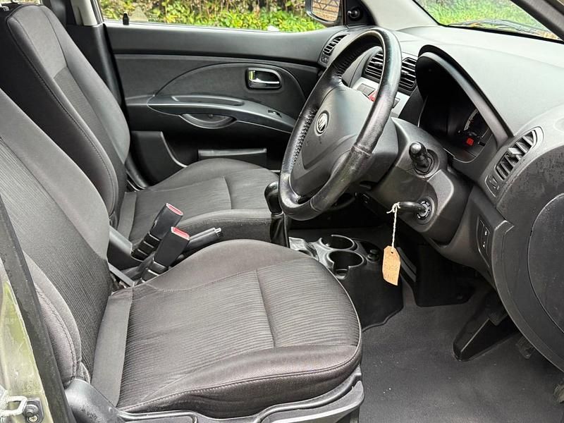 Used Kia Picanto 64 HP (47 kW) 2008 Silver Hatchback