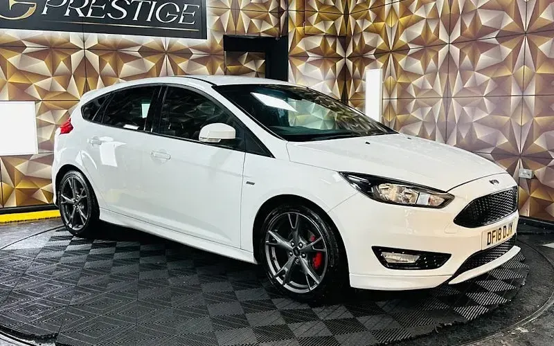 Used Ford Focus ST-Line X 140 HP (102 kW) 2017 White Hatchback
