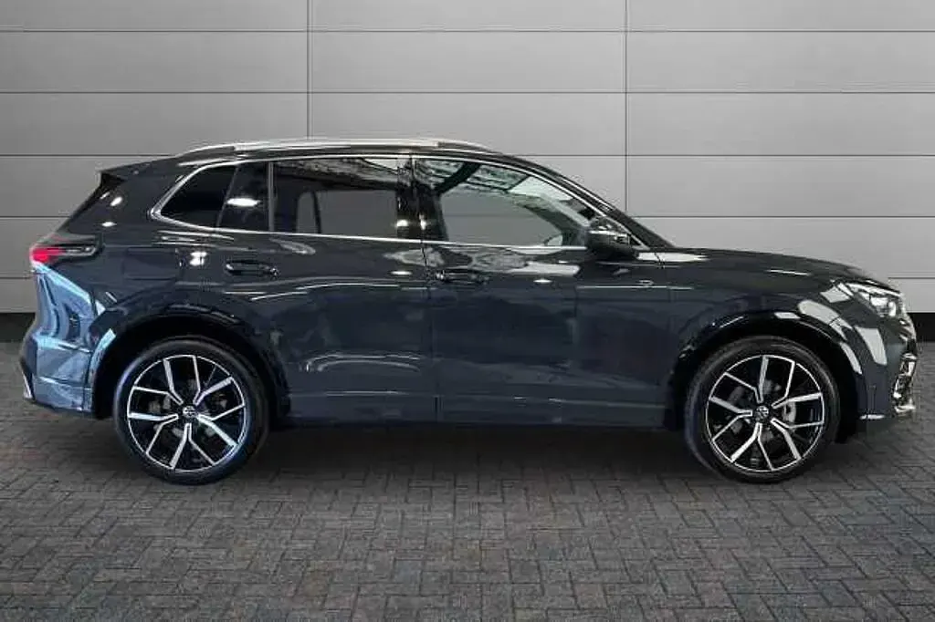 Used VW Tiguan R-line 150 HP (110 kW) 2025 Urano grey SUV