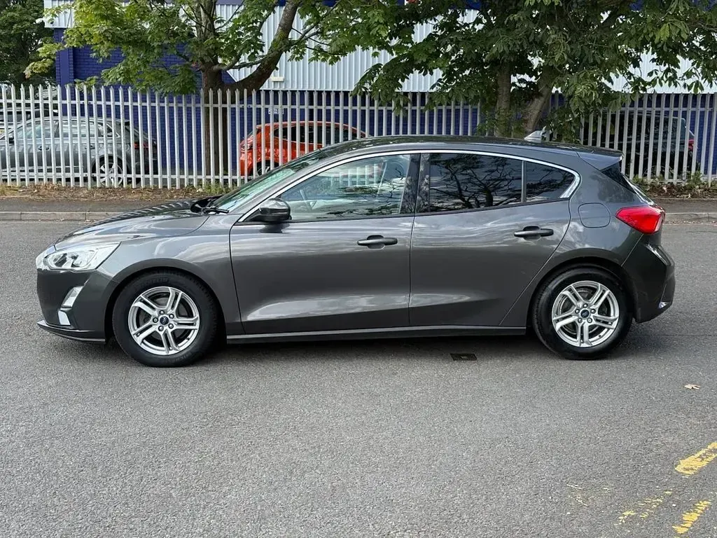 Used Ford Focus Zetec 120 HP (88 kW) 2018 Grey Hatchback