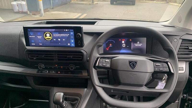 Used Peugeot Expert 143 HP (105 kW) 2025 Black Van