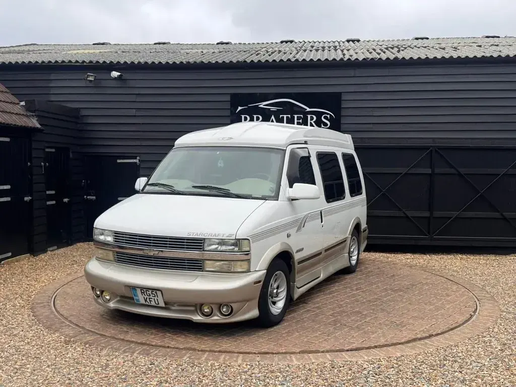 Used Chevrolet Starcraft 2001 White Van