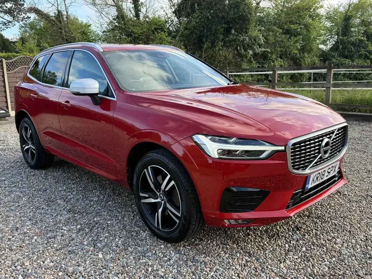 Used Volvo XC60 R-Design 235 HP (172 kW) 2018 Red SUV