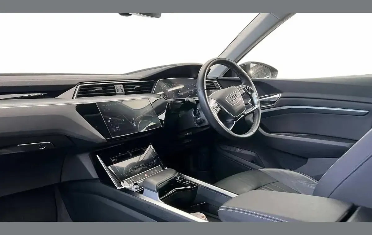 Usado Audi Q8 e-tron Sport 250 kW (340 HP) 2023 Preto SUV