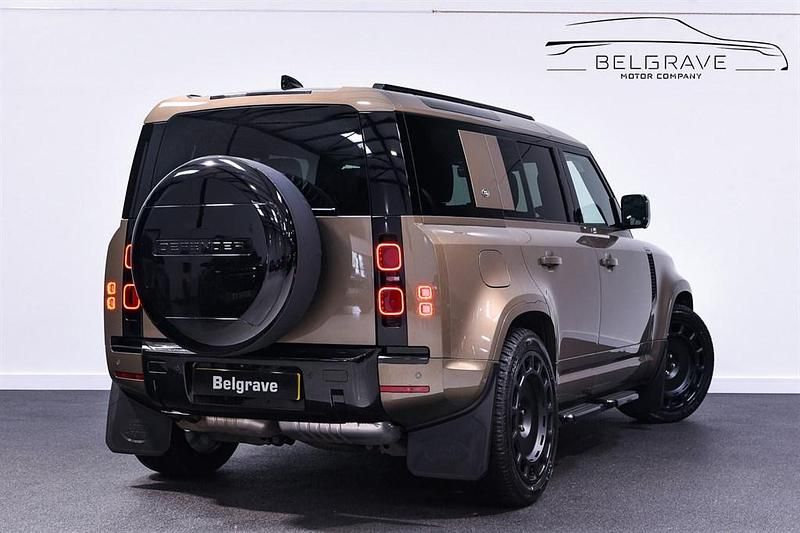 Used Land Rover Defender S 250 HP (183 kW) 2024 Gondwana stone metallic SUV