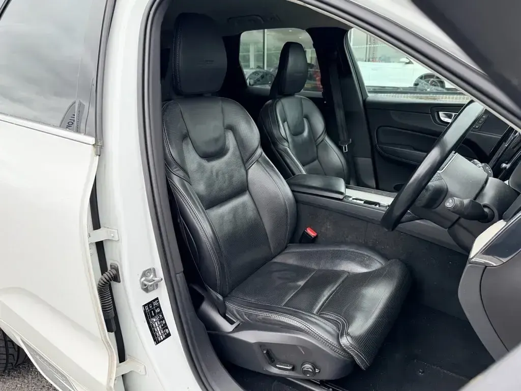 Used Volvo XC60 Inscription 250 HP (183 kW) 2019 White SUV