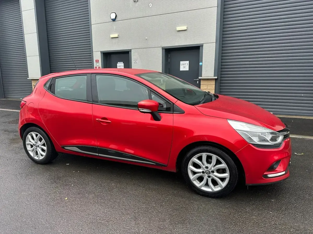 Used Renault Clio IV Dynamique 2017 Red Hatchback