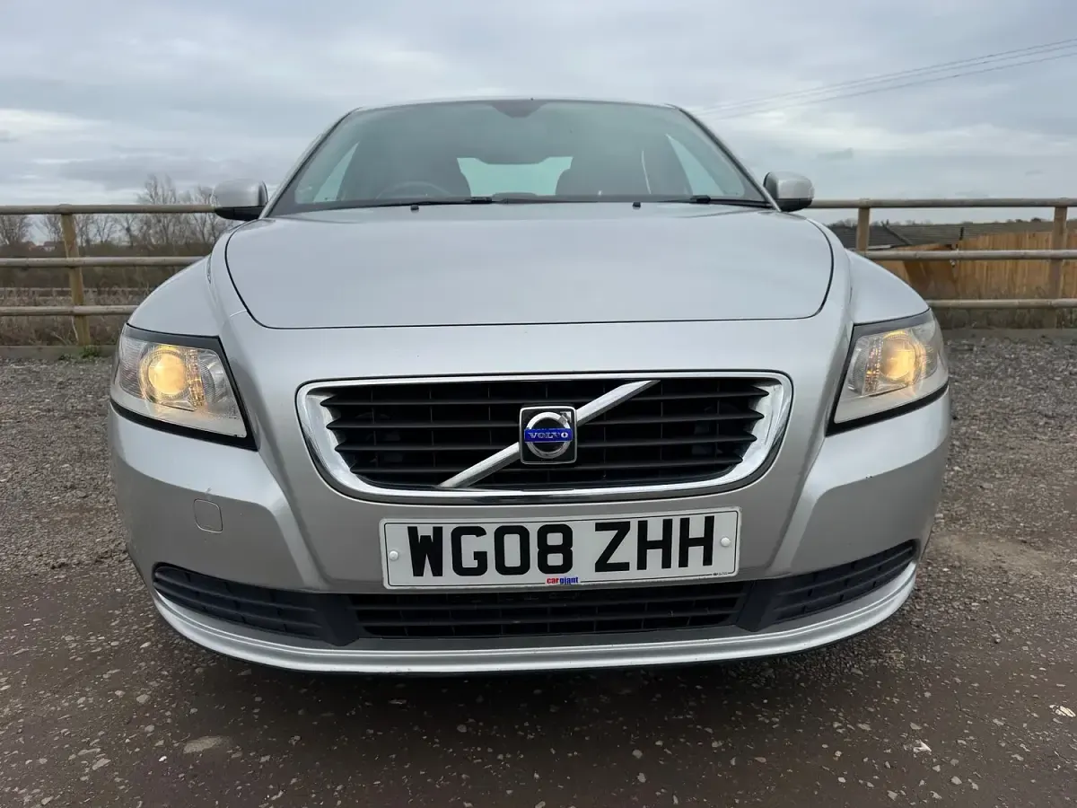 Used Volvo S40 100 HP (73 kW) 2008 Silver Sedan