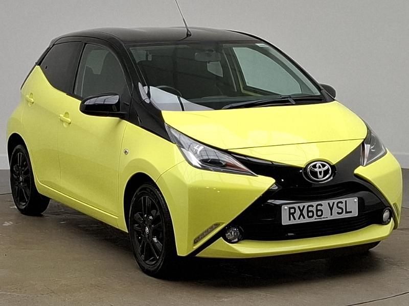 Used Toyota Aygo X-cite 68 HP (50 kW) 2016 Yellow Hatchback