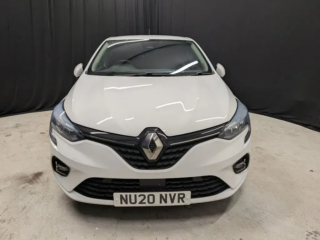 Used Renault Clio Iconic 75 HP (55 kW) 2020 White Hatchback