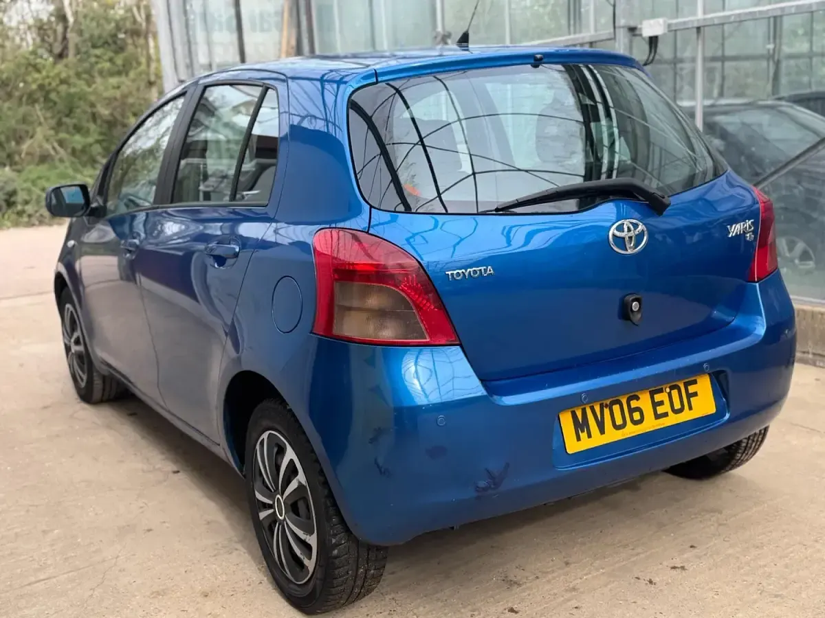 Used Toyota Yaris T3 85 HP (62 kW) 2006 Blue Hatchback