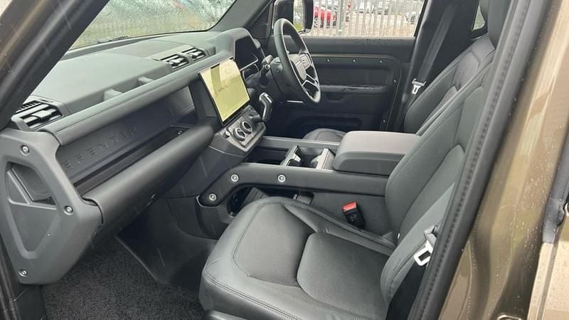 New Land Rover Defender SE Dynamic 249 HP (183 kW) 2026 Metallic  gondwana stone SUV