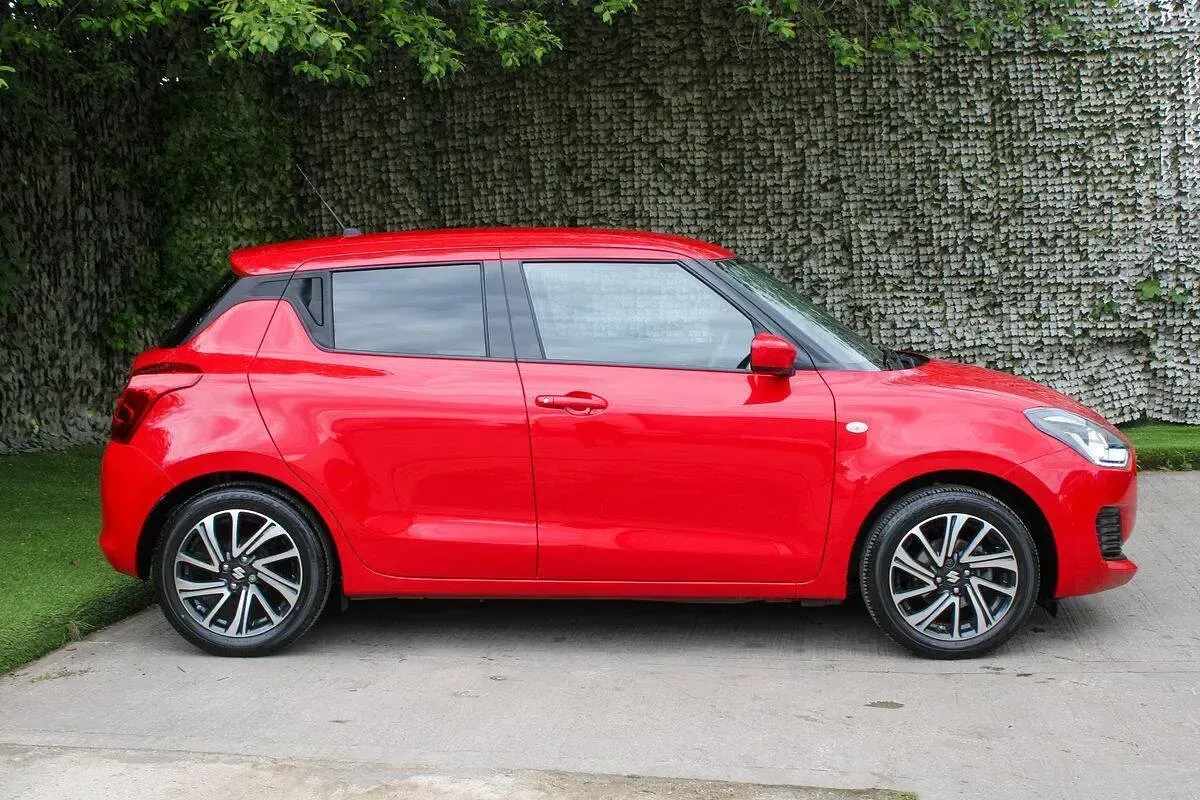 Używany Suzuki Swift SZ-L 2023 Czerwony Hatchback