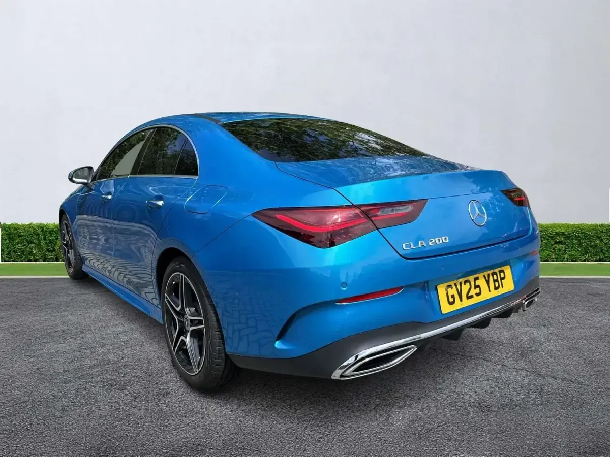 Usado Mercedes CLA200 Executive 2025 Azul Coupé