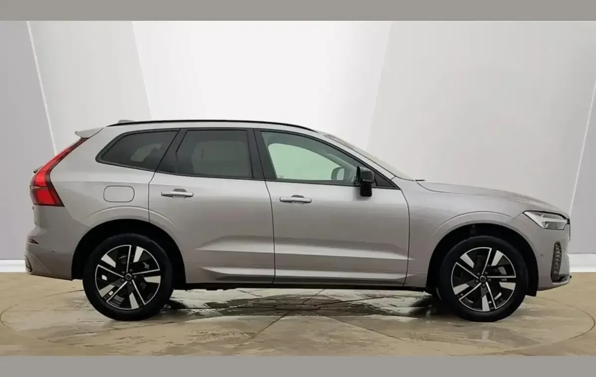 Used Volvo XC60 Plus 247 HP (181 kW) 2025 Silver SUV