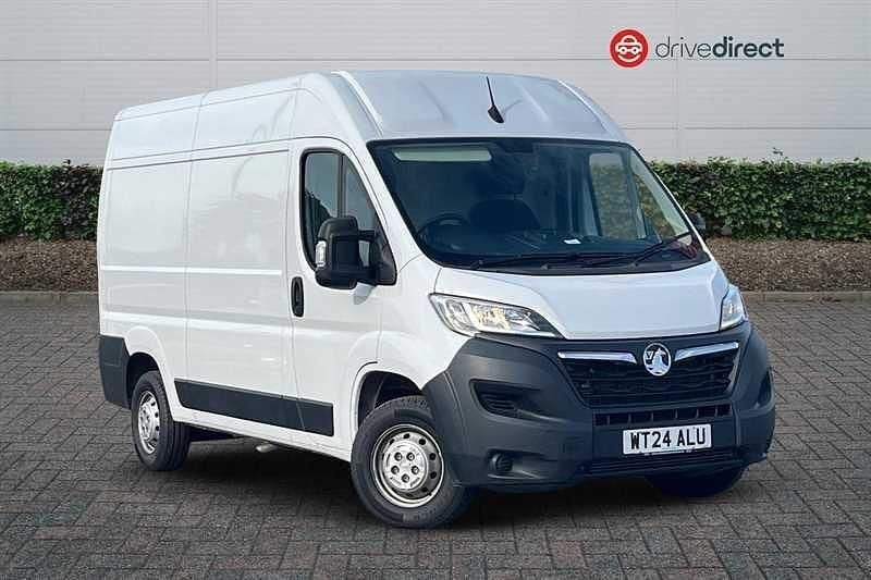 Solid kaolin white Used 2024 Vauxhall Movano S Van | £17,332 (Good price) - Image 1/4