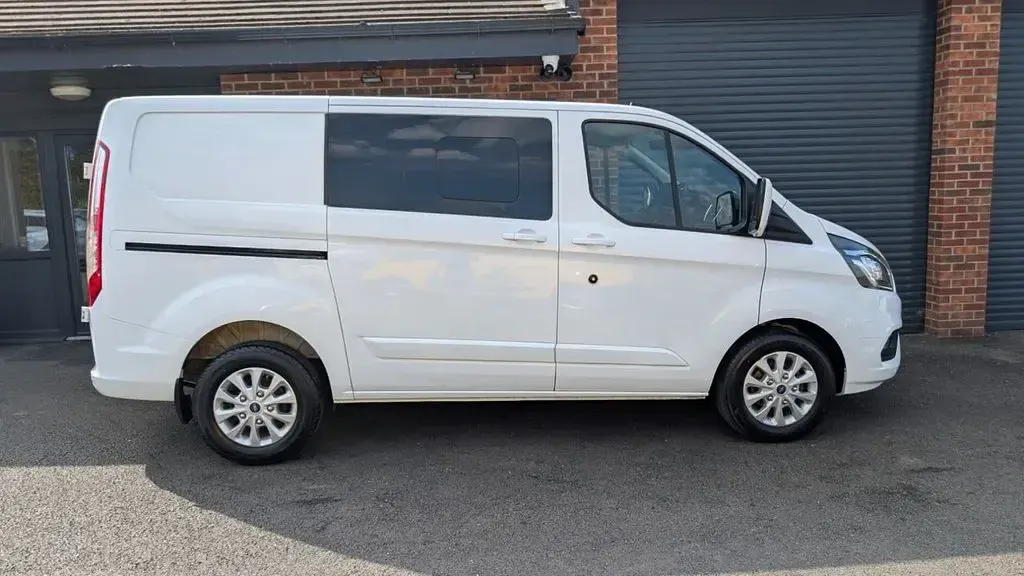 Used Ford 300 Limited 130 HP (95 kW) 2022 White Van