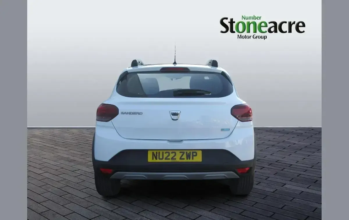 Used Dacia Sandero Essentiel 99 HP (72 kW) 2022 White Hatchback