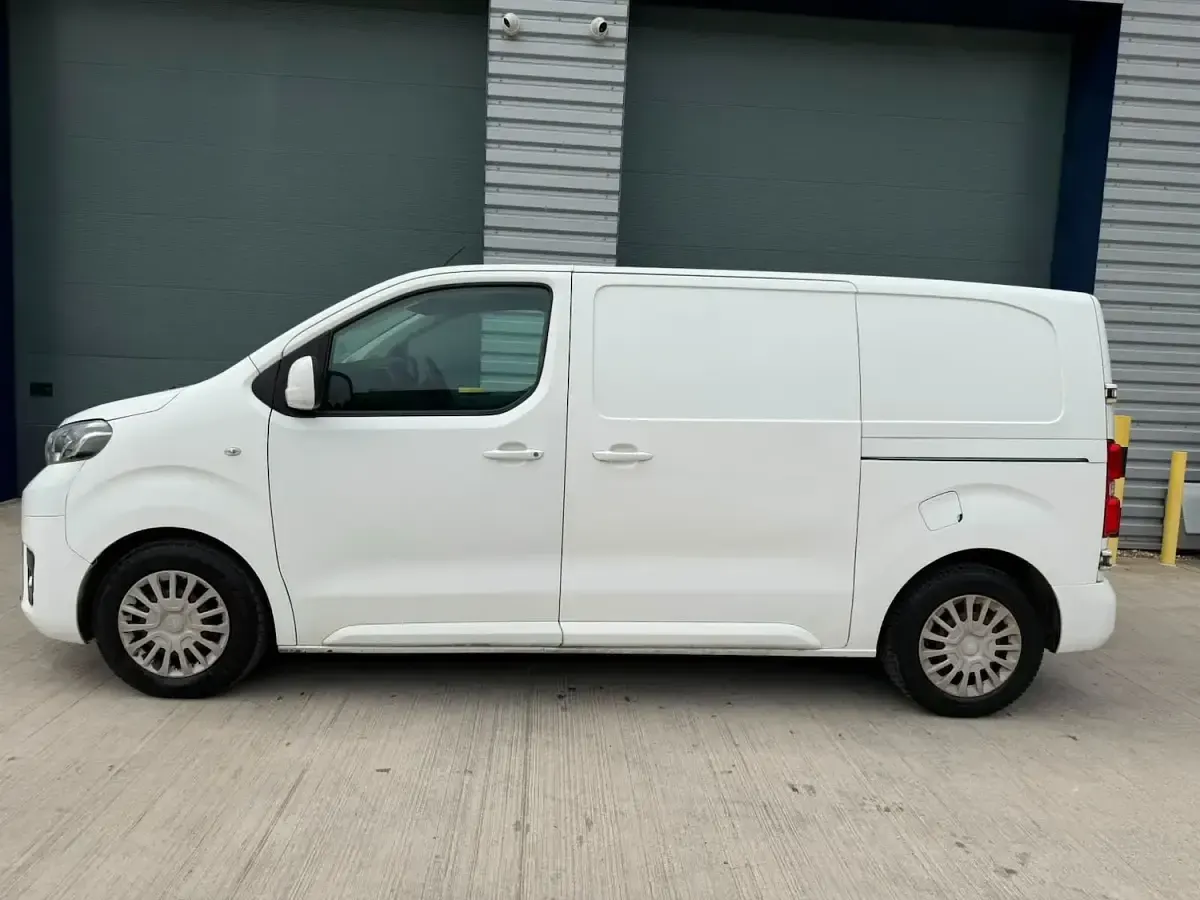 Used Toyota Proace Comfort 90 HP (66 kW) 2016 White MPV