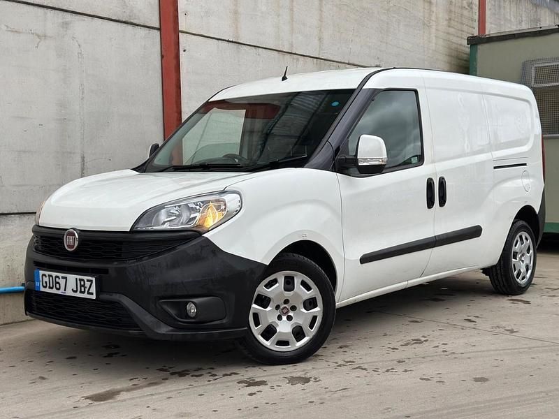 Used Fiat Doblò 105 HP (77 kW) 2018 White MPV