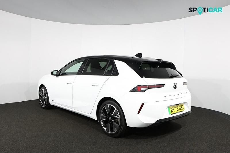 Second-hand Vauxhall Astra Ultimate 114 kW (156 CP) 2024 Alb Hatchback