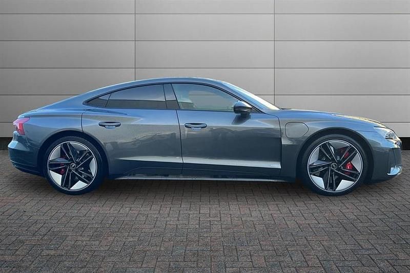 Used Audi e-tron GT quattro Comfort 475 kW (646 HP) 2022 Daytona grey Sedan
