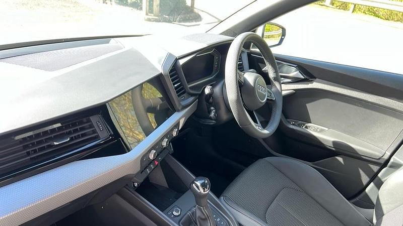 Ny Audi A1 Sportback S-Line 95 HK (69 kW) 2026 Vit Halvkombi