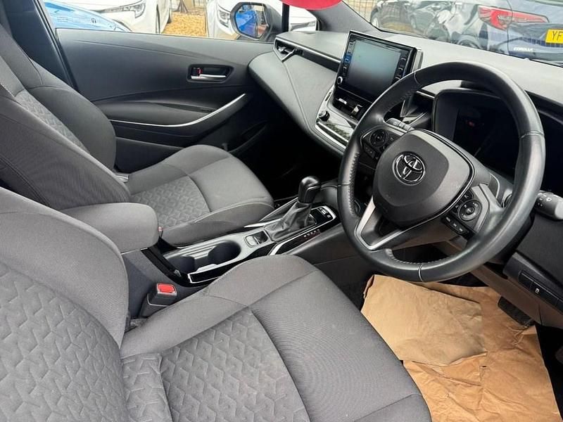 Used Toyota Corolla 122 HP (89 kW) 2022 Silver Hatchback