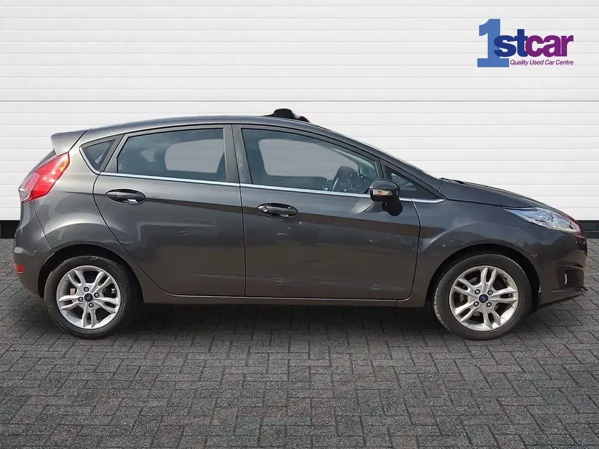 Used Ford Fiesta Zetec 75 HP (55 kW) 2015 Grey Hatchback