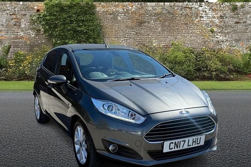 Usado Ford Fiesta Titanium 100 HP (73 kW) 2017 Cinzento Citadino