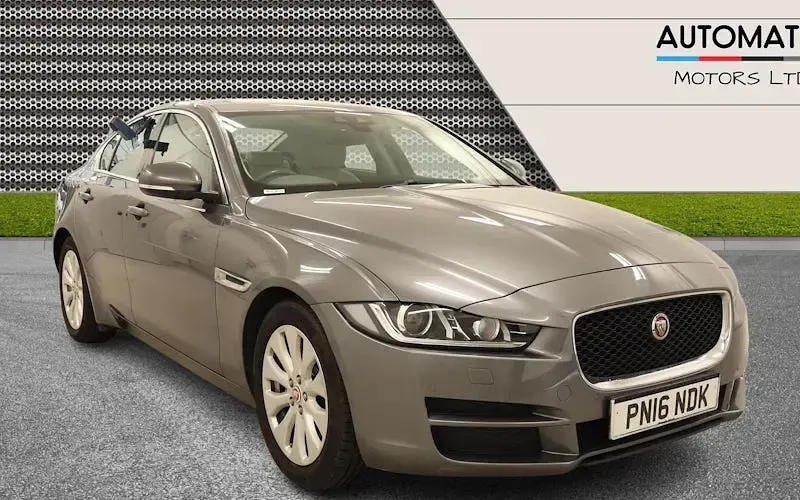 Used Jaguar XE Prestige 163 HP (119 kW) 2016 Sedan