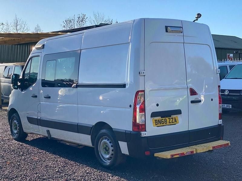Used Vauxhall Movano 130 HP (95 kW) 2018 White MPV