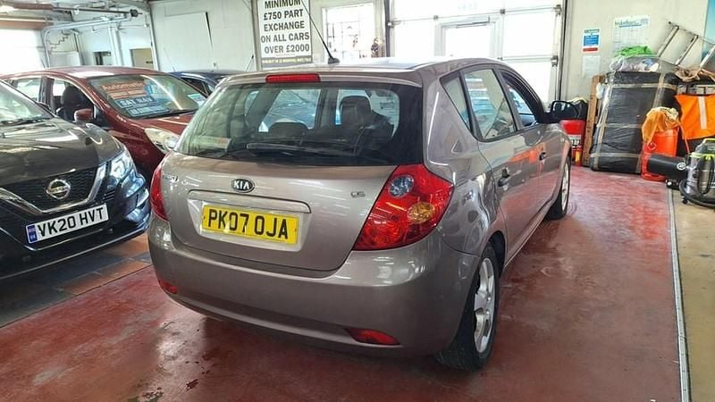 Used Kia Ceed 2007 Bronze Hatchback