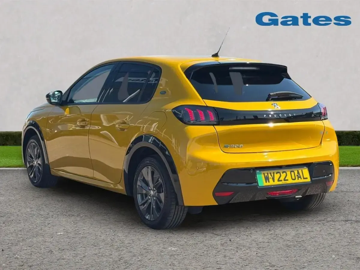 Used Peugeot e-208 Allure Premium 98 kW (134 HP) 2022 Yellow Hatchback