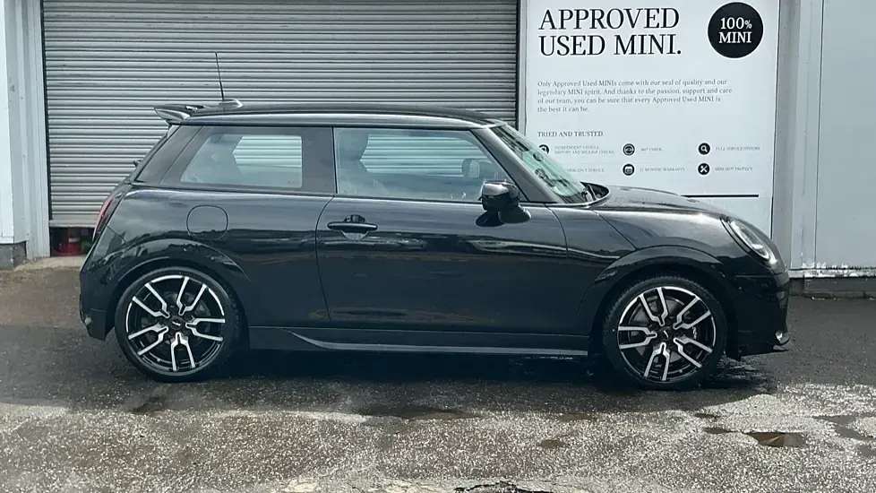 Used Mini Cooper S Hatch 201 HP (147 kW) 2024 Black Hatchback