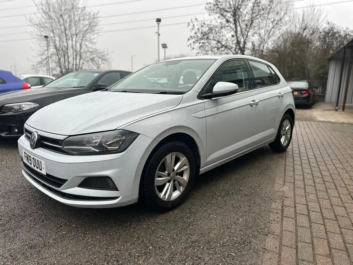 Used VW Polo SE 95 HP (69 kW) 2019 Silver Hatchback