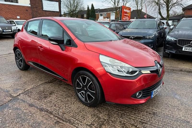 Used Renault Clio IV Dynamique 75 HP (55 kW) 2013 Red Hatchback