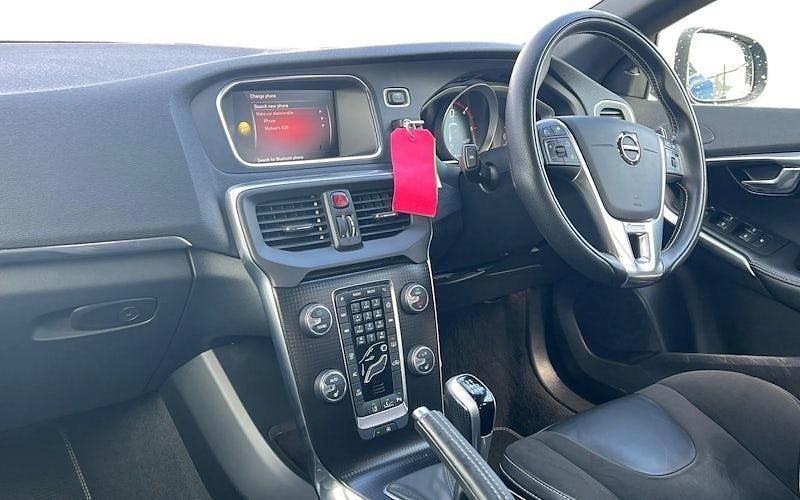 Used Volvo V40 R-Design 190 HP (139 kW) 2017 Blue Hatchback