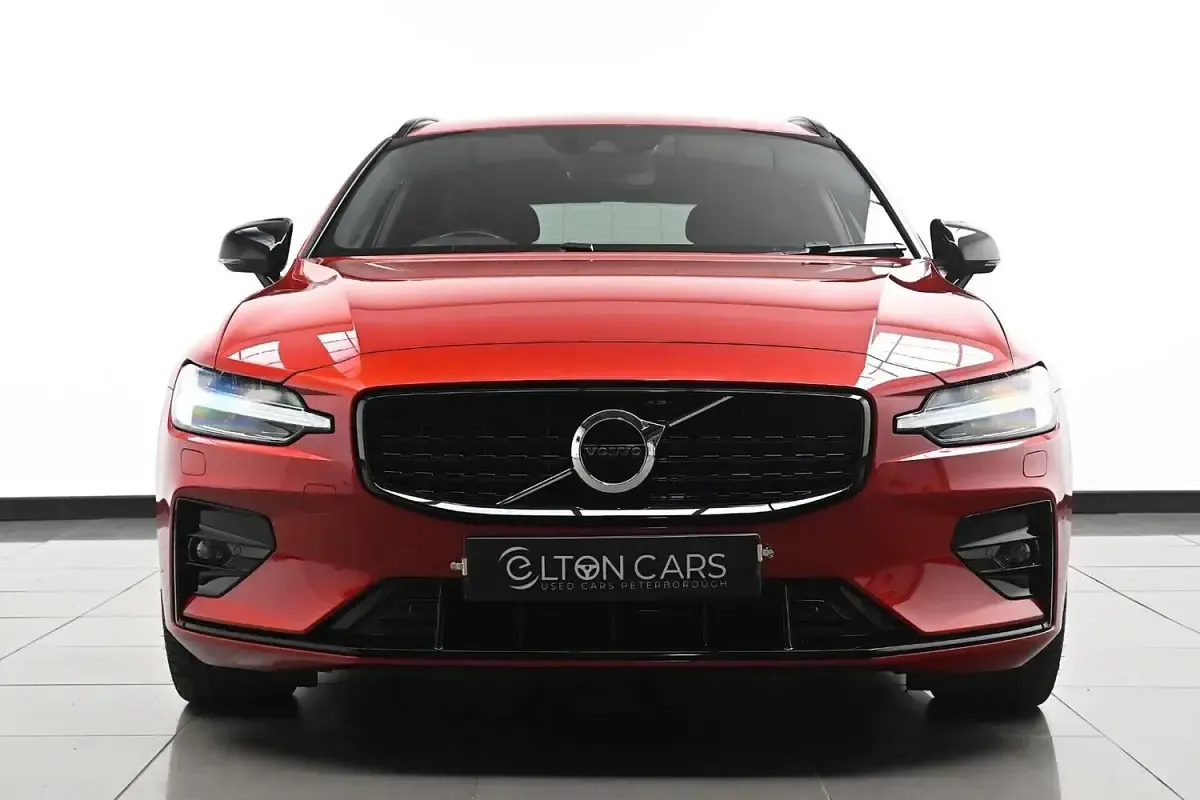 Used Volvo V60 R-Design 194 HP (142 kW) 2021 Red Estate