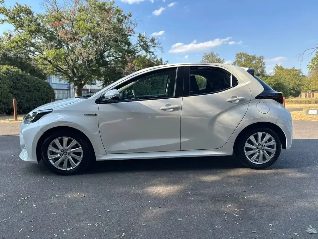 Used Toyota Yaris 116 HP (85 kW) 2021 White Hatchback