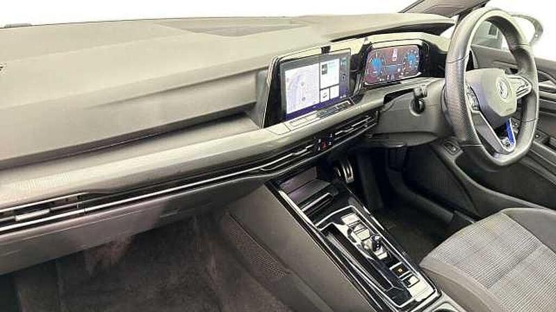 Second-hand VW Golf VIII 245 CP (180 kW) 2023