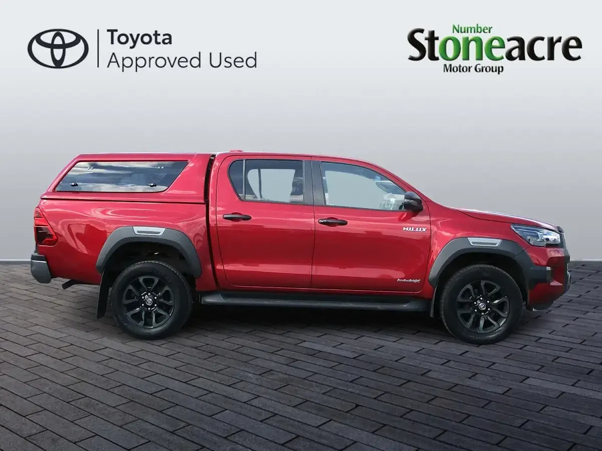 Used Toyota HiLux 201 HP (147 kW) 2023 Red Pickup