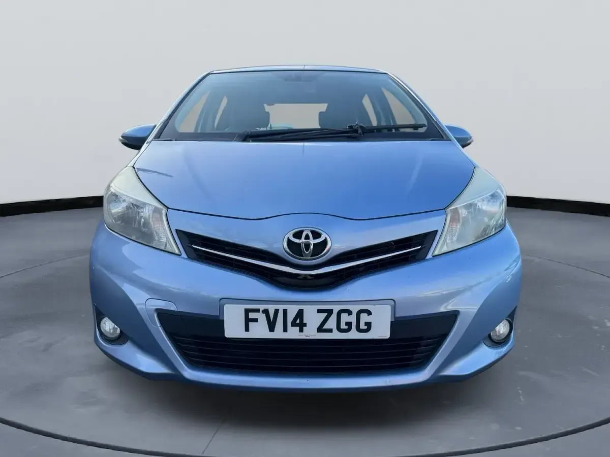 Used Toyota Yaris 90 HP (66 kW) 2014 Blue Hatchback